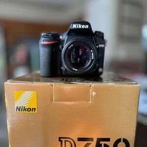 Nikon Full Frame D750